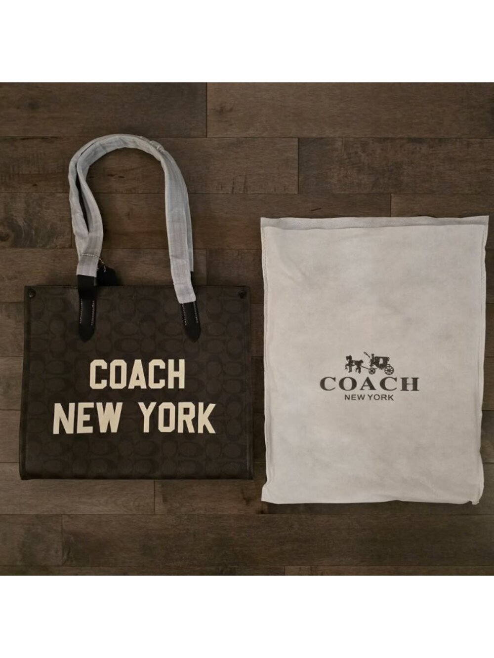 COACH Relay Tote Bag in Signature Canvas with Coach Graphics Women CY806